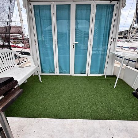 Wonderful Boat For Families And Friends Hotel Sant Adria de Besos Exterior photo