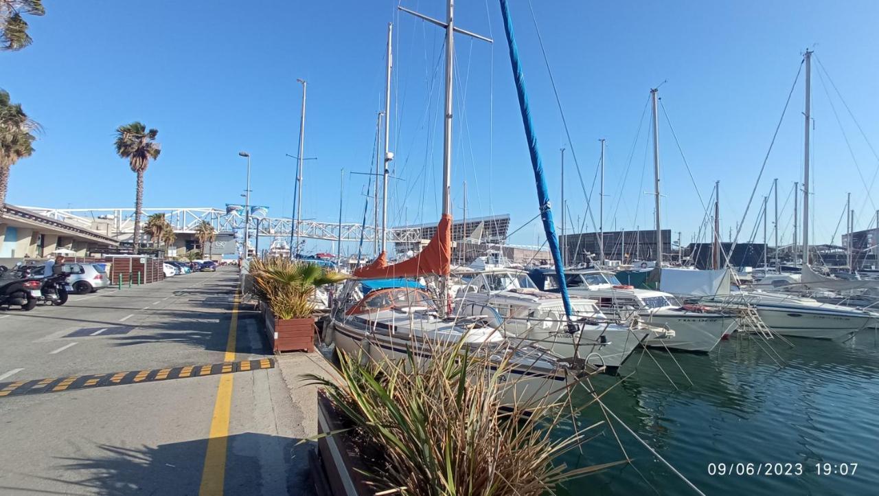 Wonderful Boat For Families And Friends Hotel Sant Adria de Besos Exterior photo